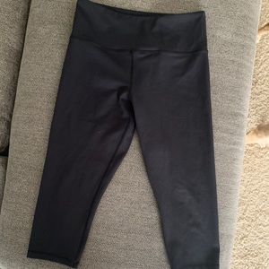 Zyia Mid Rise Light n Tight Crops